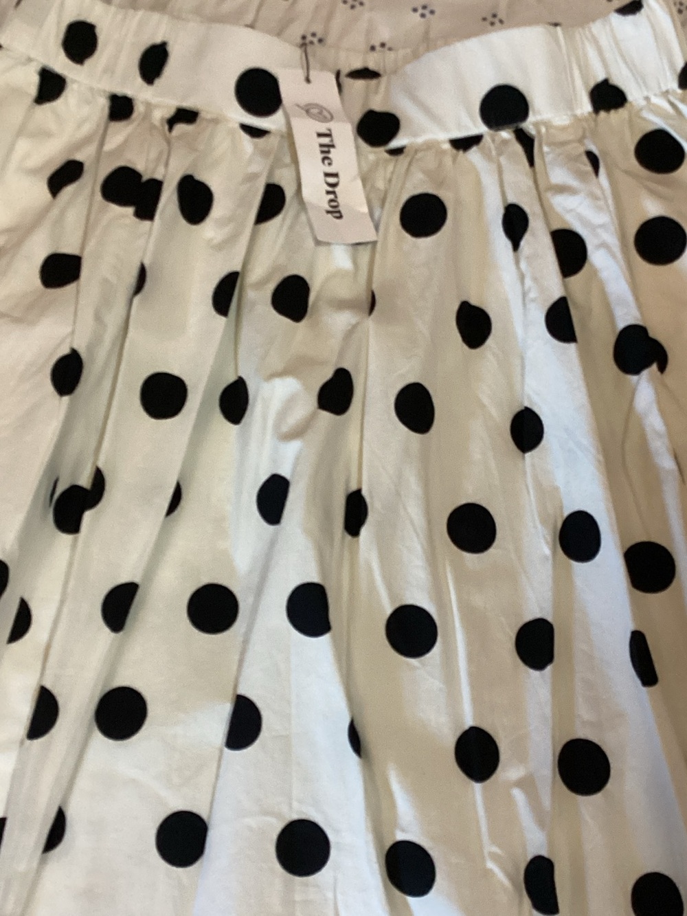 Midi Skirt in White and Black. 100% cotton